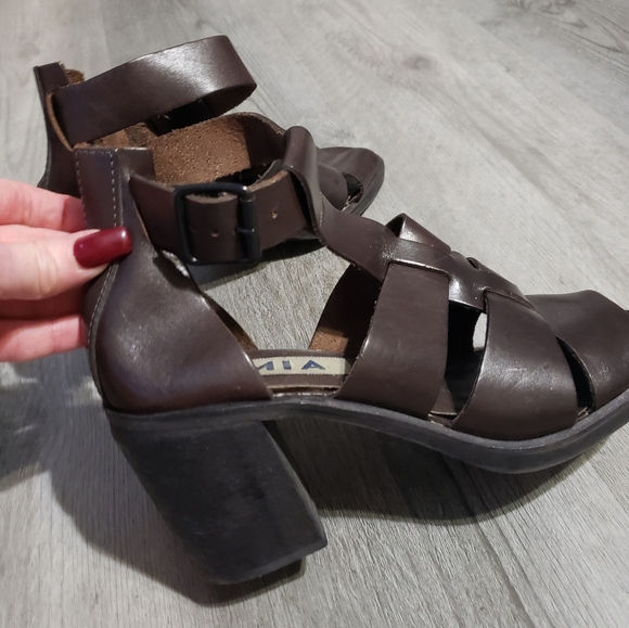 MIA brown leather open toe block heel sandals - Picture 6 of 16